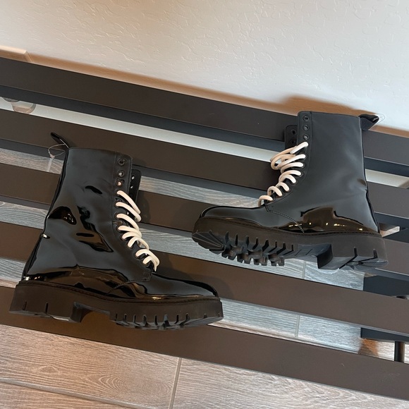 MOSCHINO Logo Synthetic Patent Leather Combat Lace Up Boot Size 39 NEW - Picture 7 of 12